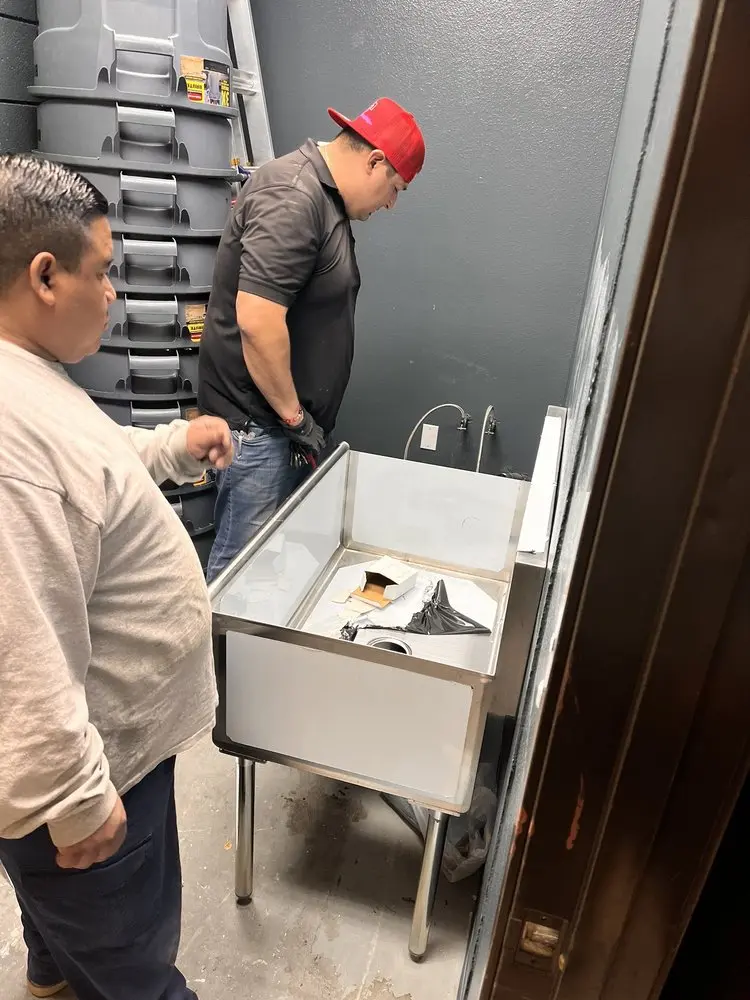 Commercial plumbing and sink installation in La Plata